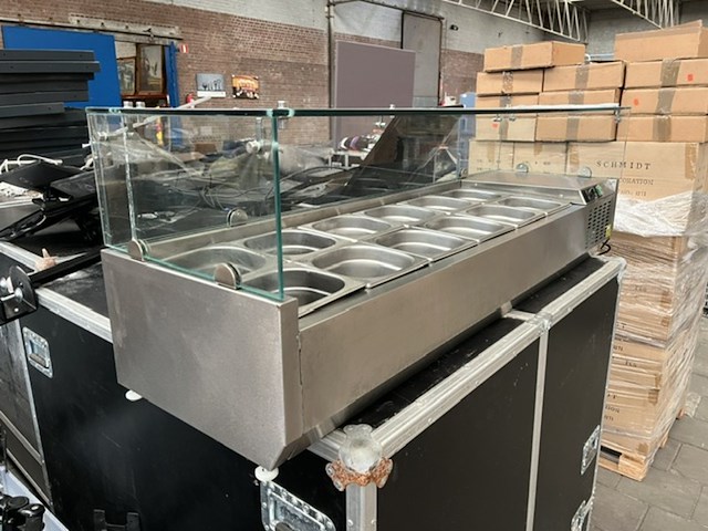 Gekoelde saladette met glazen opbouw - afbeelding 2 van  7