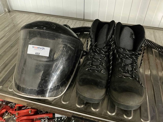 Gelaatskap en werkschoenen - afbeelding 1 van  1