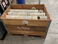 Gelagerd partij kunstof pompwagenwielen - afbeelding 1 van  6