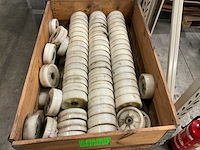 Gelagerd partij kunstof pompwagenwielen - afbeelding 2 van  6