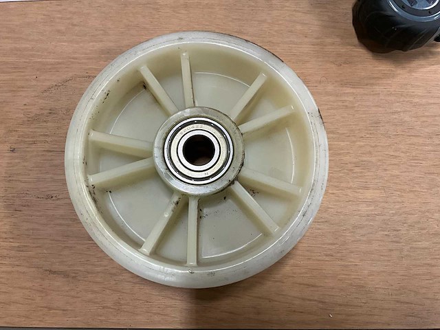 Gelagerd partij kunstof pompwagenwielen - afbeelding 3 van  6