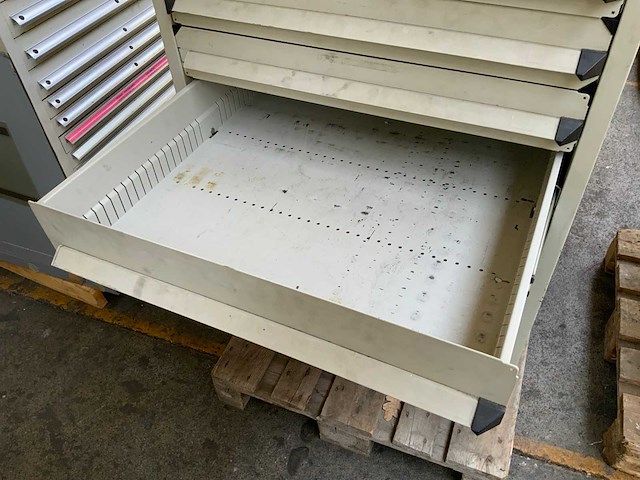 Gelagerde gereedschapsladekast - afbeelding 2 van  2
