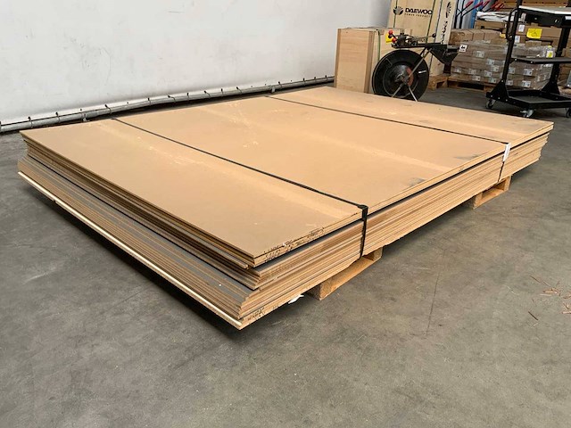 Gelamineerd mdf 2800x2070x10mm 19st - afbeelding 1 van  1
