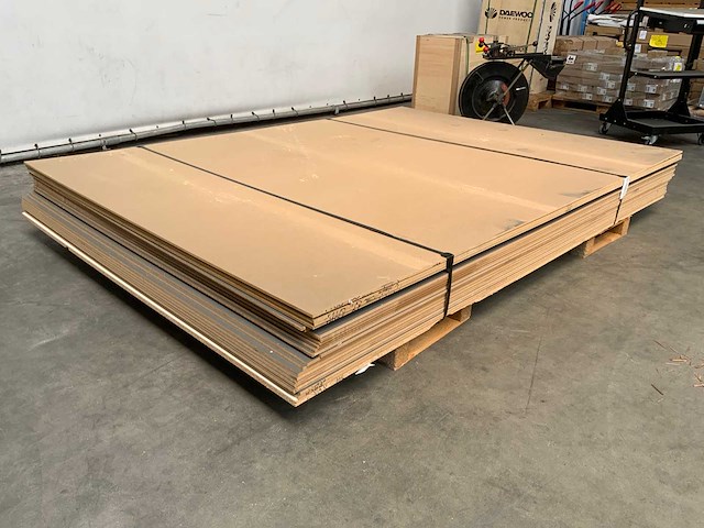 Gelamineerd mdf 2800x2070x10mm (19x) - afbeelding 1 van  6