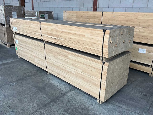 Gelamineerde bamboe lat (702x) - afbeelding 1 van  6