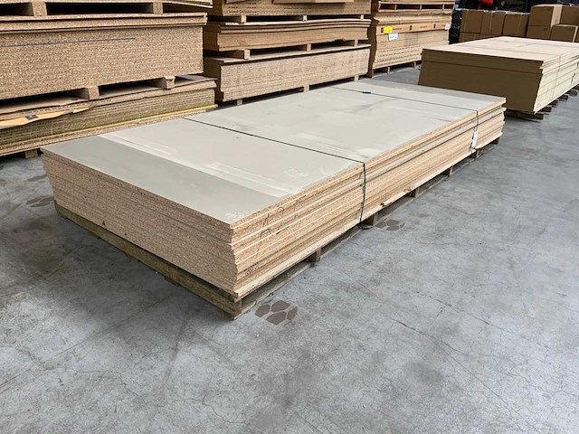Gelamineerde spaanplaat 3050x1250x18mm (16x) - afbeelding 1 van  6