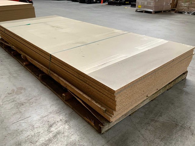 Gelamineerde spaanplaat 3050x1250x18mm (16x) - afbeelding 4 van  6