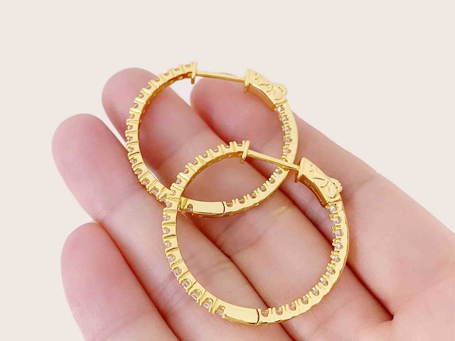 Gele exclusieve creolen volledig gezet briljanten - afbeelding 2 van  9