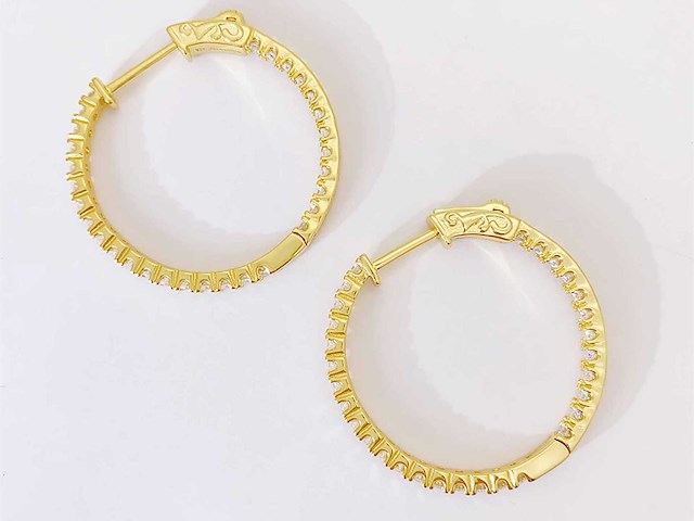 Gele exclusieve creolen volledig gezet briljanten - afbeelding 6 van  9