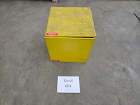 Gele houten kist - afbeelding 1 van  2