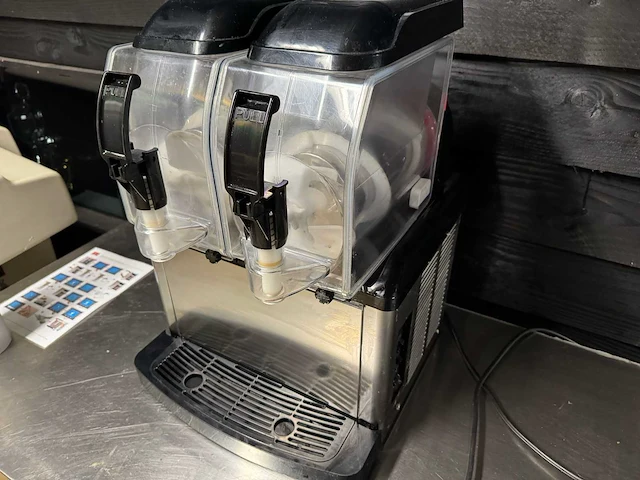 Gelita - slush - slushpuppy machine - afbeelding 1 van  2