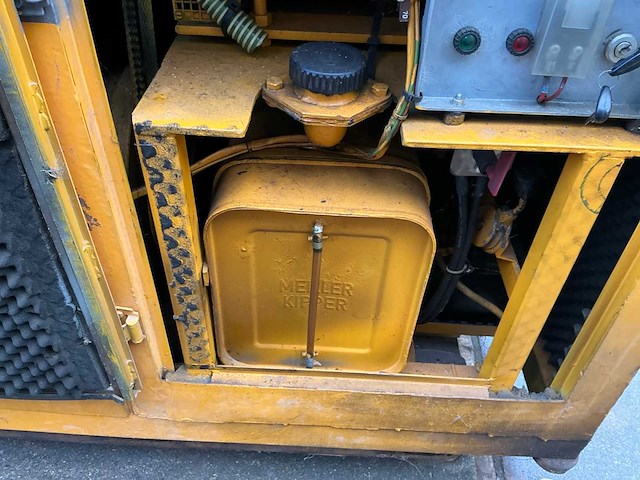 Geluidgedempt dieselaggregaat - afbeelding 8 van  9