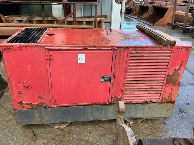 Geluidgedempt dieselaggregaat - afbeelding 5 van  12