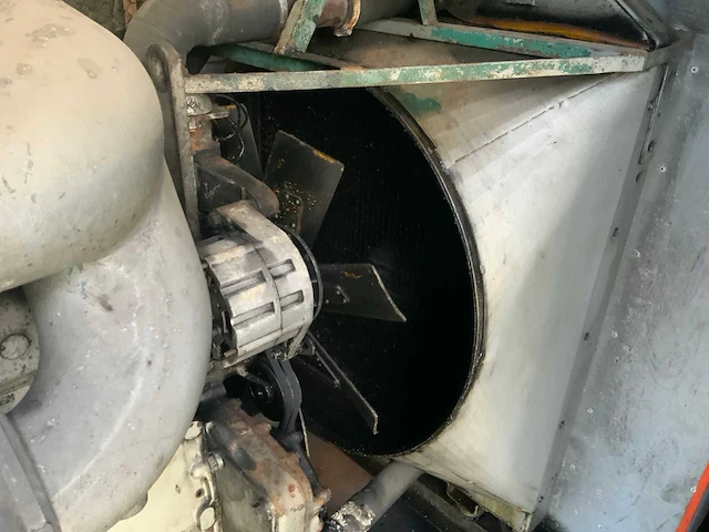 Geluidgedempte 350kva dieselaggregaataanhangwagen - afbeelding 16 van  39