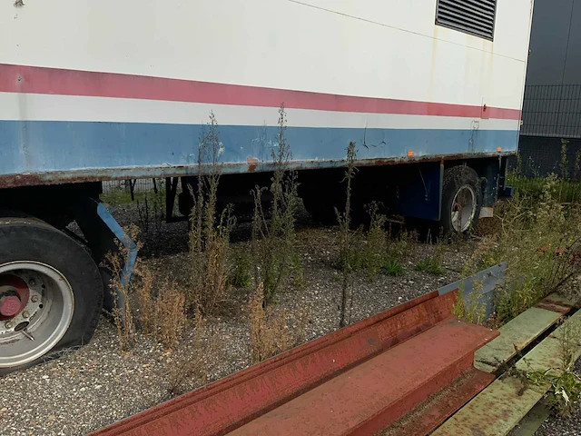 Geluidgedempte 350kva dieselaggregaataanhangwagen - afbeelding 36 van  39