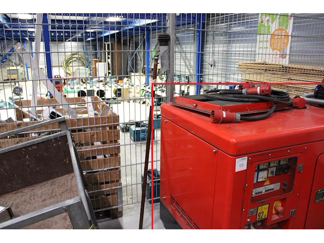 Geluidgedempte dieselgenerator/aggregaat car 145 pks 20kva. draaiuren 261. bouwjaar 2006. afmeting 200 x 95... - afbeelding 1 van  4