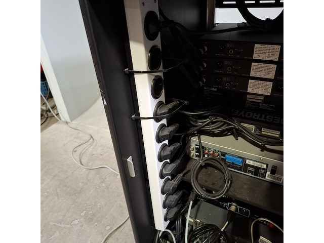Geluidsinstallatie, o.a. mipro, iterm en lg - afbeelding 9 van  17