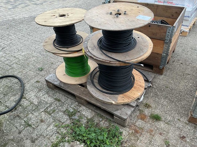 Gemengde batchkabels op spoel - afbeelding 1 van  7