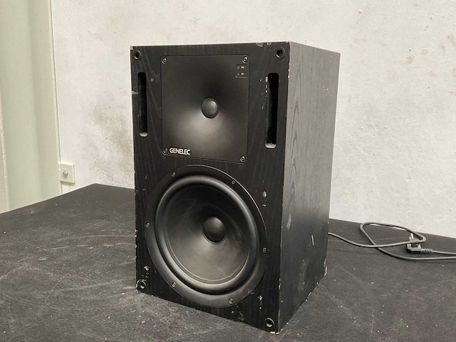 Genelec 1032a studio monitor - afbeelding 1 van  3