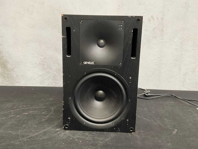 Genelec 1032a studio monitor - afbeelding 2 van  3