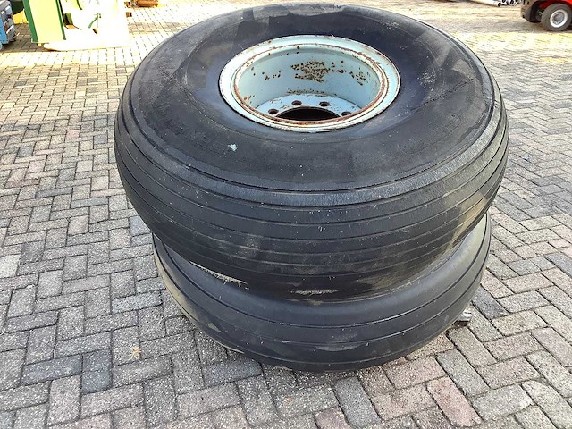 General - banden met velg (2x) - afbeelding 1 van  3