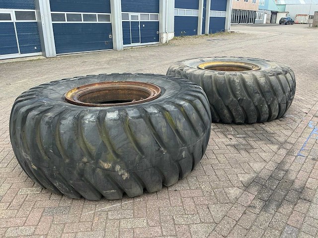 General 33.5-33 band met velg (2x) - afbeelding 3 van  8