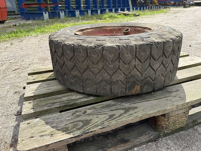 General loader - lug - band 10-16.5 nhs - afbeelding 8 van  8