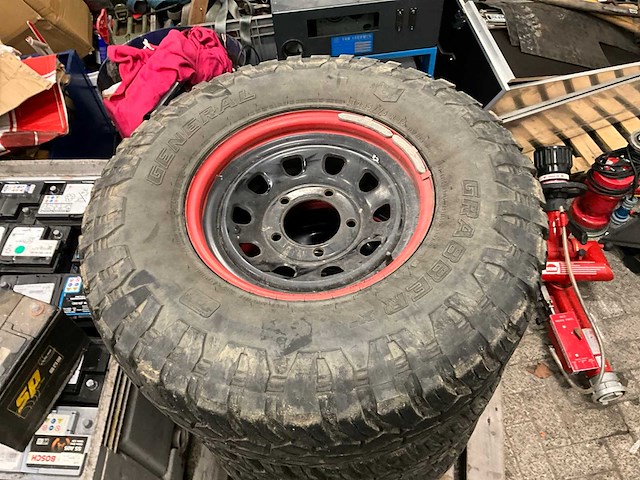 General tire grabber x3 lt285/75r16 band met velg (4x) - afbeelding 2 van  2