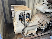 Generator in zeecontainer - afbeelding 7 van  9