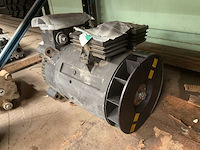 Generator - afbeelding 1 van  3