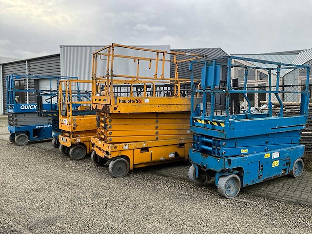 Genie en haulotte partij hoogwerkers - afbeelding 1 van  24