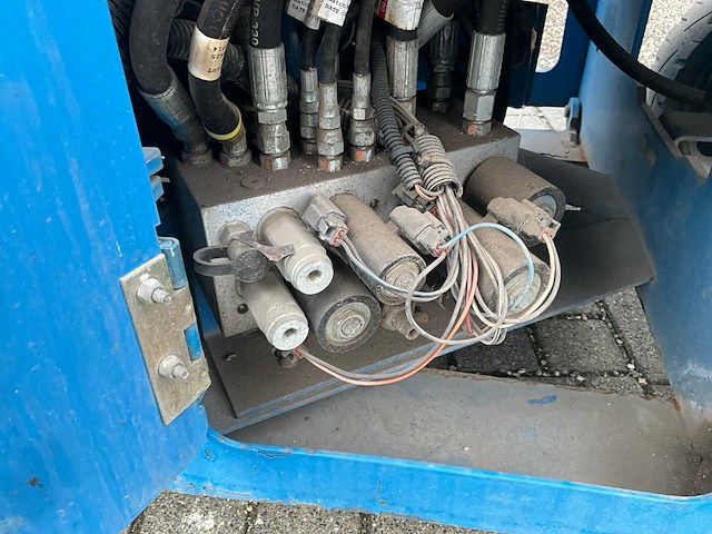 Genie en haulotte partij hoogwerkers - afbeelding 17 van  24