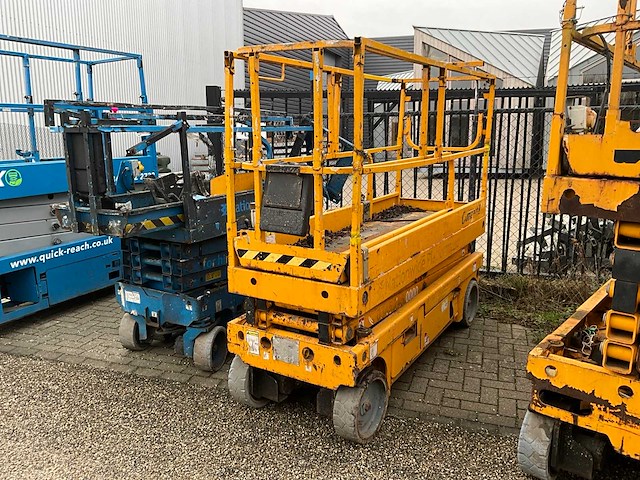 Genie en haulotte partij hoogwerkers - afbeelding 21 van  24