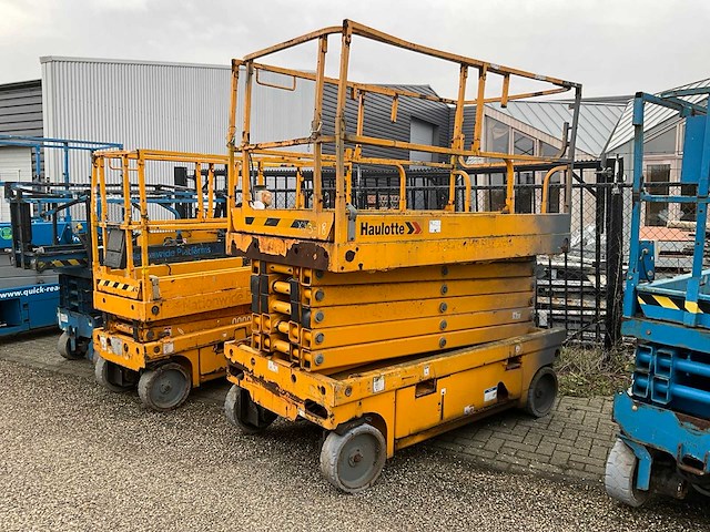 Genie en haulotte partij hoogwerkers - afbeelding 22 van  24