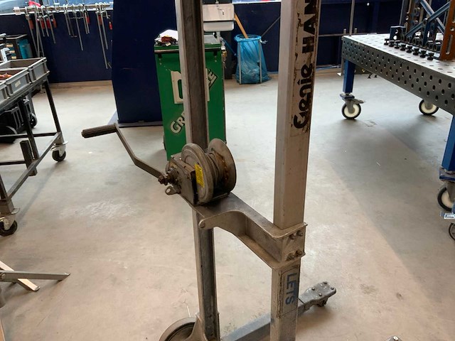 Genie handy lift werkplaatslift op verrijdbaar onderstel - afbeelding 5 van  6