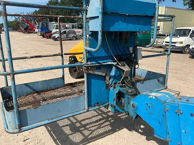 Genie s-60 trax hoogwerker - afbeelding 2 van  17