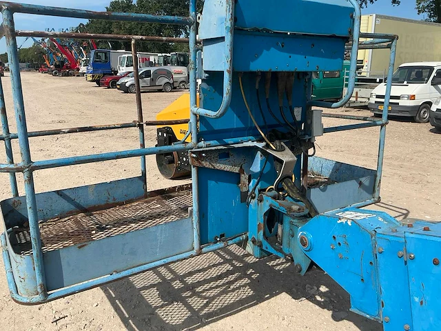 Genie s-60 trax hoogwerker - afbeelding 2 van  17