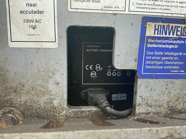 Genie schaarhoogwerker - afbeelding 4 van  20
