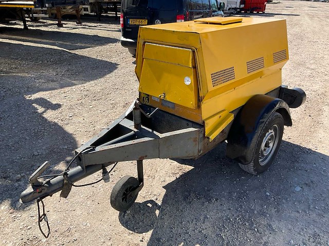 Genset noodstroomaggregaat op aanhanger - afbeelding 1 van  7