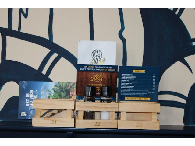 Genummerde tafelgarnituur met peper en zout stel. 1-17. - afbeelding 6 van  6