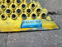 Geperforeerde metalen oprijplaat / drempelplaat, stabag pep (sticker), geel/grijs, met verbogen punt | vermoedelijk rolstoeltoegankelijk - afbeelding 3 van  3