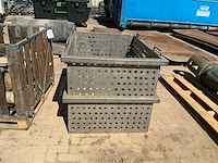 Geperforeerde metalen transportbak - afbeelding 2 van  4