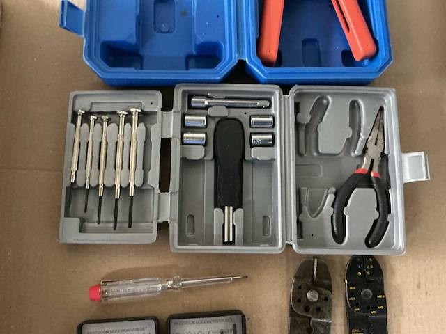 Gereedschap en accessoires voor netwerkinstalatie en electronica - afbeelding 3 van  5