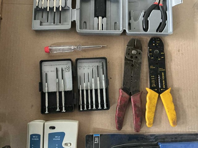 Gereedschap en accessoires voor netwerkinstalatie en electronica - afbeelding 5 van  5