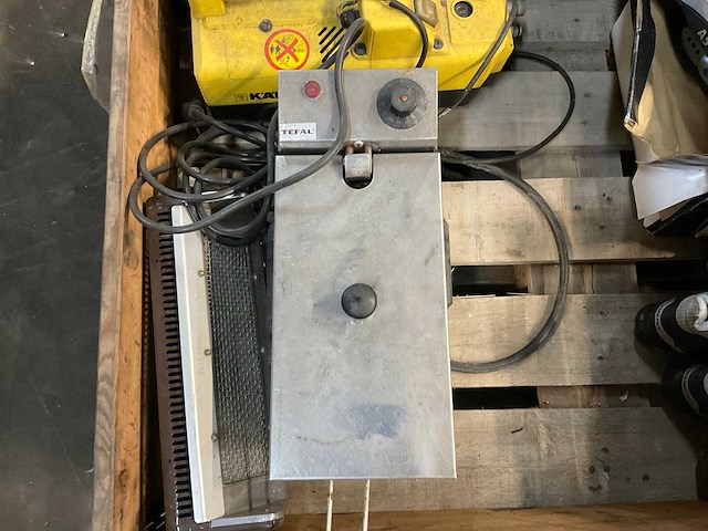 Gereedschap hogedrukspuit, kachel, frituurpan - afbeelding 3 van  5