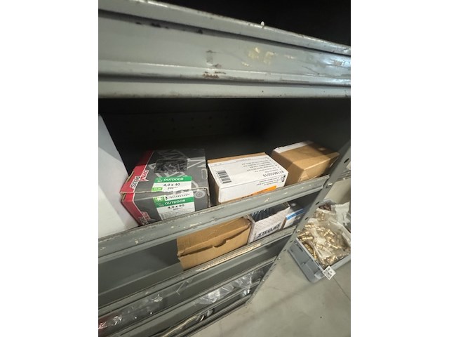 Gereedschap kast met installatiemateriaal - afbeelding 5 van  18