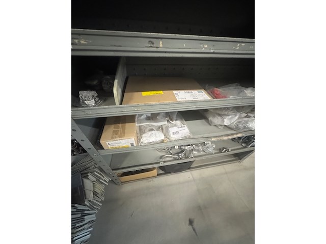 Gereedschap kast met installatiemateriaal - afbeelding 7 van  18