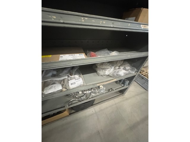 Gereedschap kast met installatiemateriaal - afbeelding 8 van  18