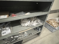 Gereedschap kast met installatiemateriaal - afbeelding 9 van  18