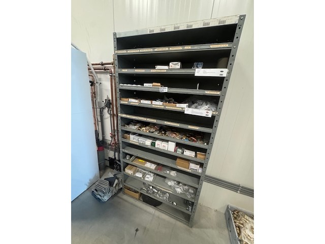 Gereedschap kast met installatiemateriaal - afbeelding 1 van  18